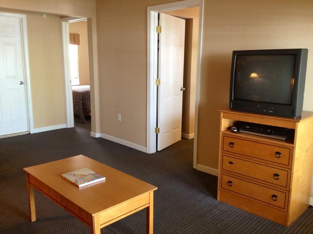 Ambassador Inn Ocean City Room photo